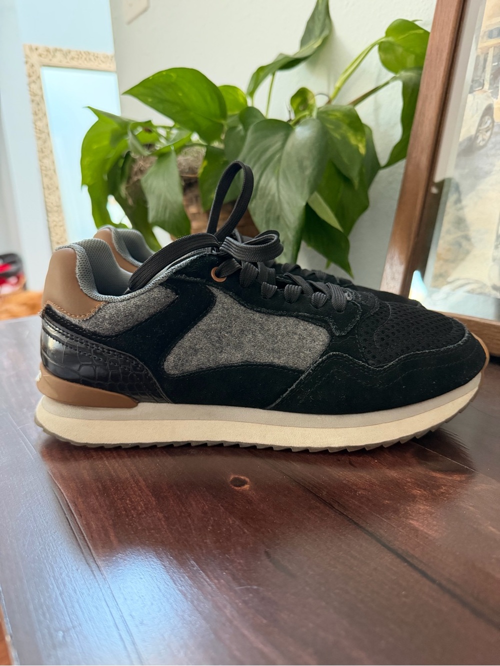 HOFF London Women’s Black Mixed-Material Sneakers | Size 7.5 / EU 38